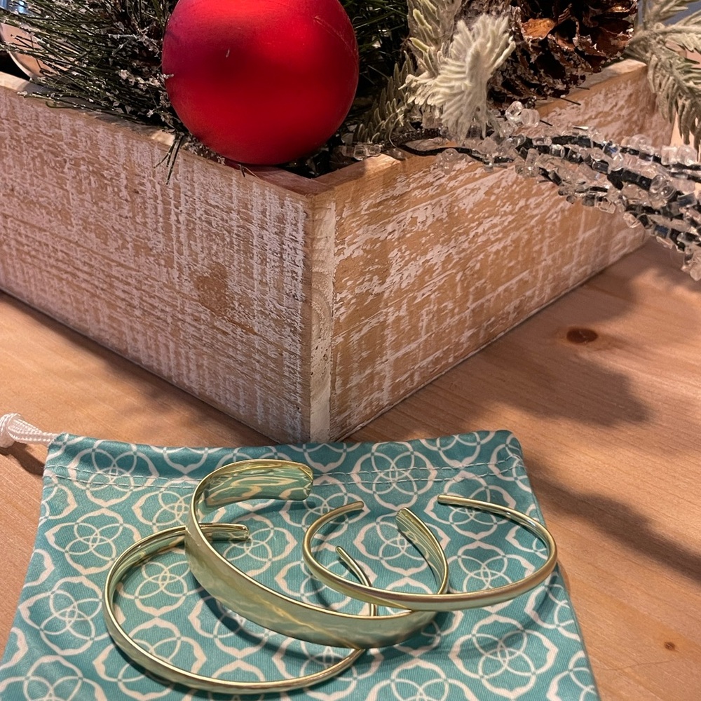 🌟 Brand New Kendra Scott - Tiana Pinch Bracelet Set in Gold